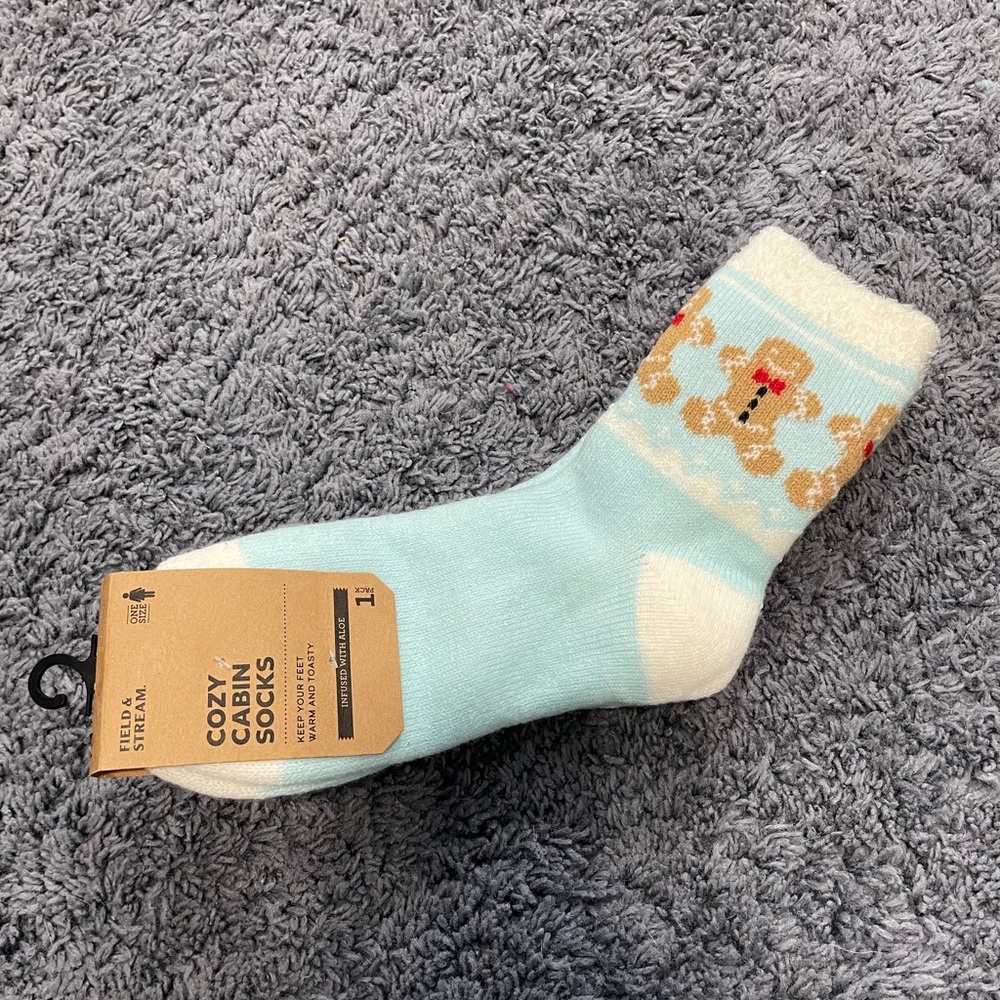 NWT gingerbread man cozy cabin Field and Stream socks